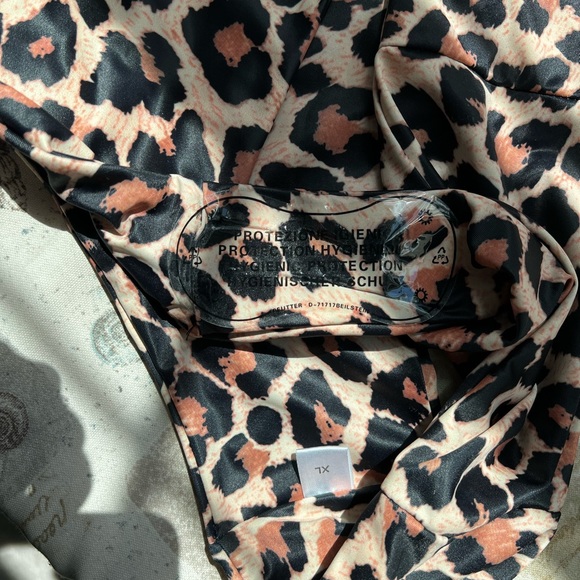 Two piece swimsuit leopard print - Picture 2 of 2